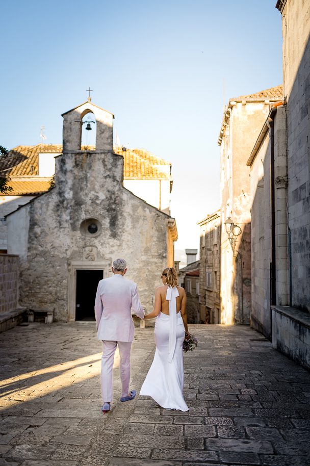 Romantic elopement in hidden alley
