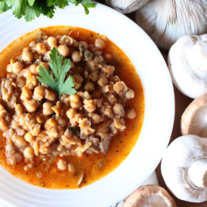 Paprikaš od leblebije sa 3 vrste pečuraka (bez glutena)