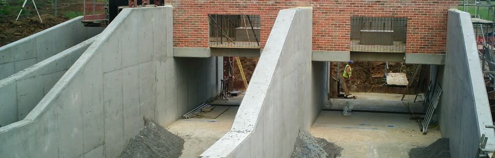 Archimedes screw installation due at Pershore Weir