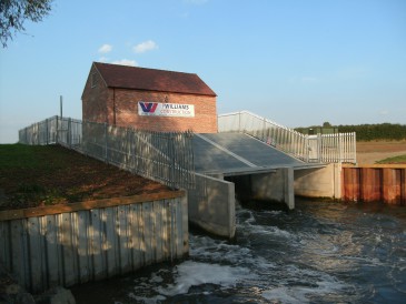 Renewables First - pershore weir hydro scheme commissioned