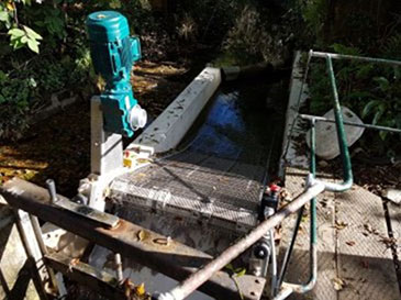 The GoFlo travelling water screen in position