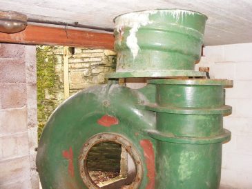 Original turbine with connection through the turbine house roof