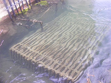 100 kW river bed-mounted array of FireFlo heat collectors