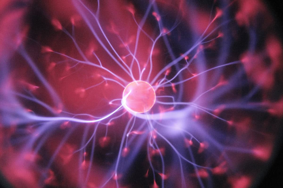 Close-up of a glowing neuron with electric impulses, illustrating advanced stem cell therapy for health and beauty treatments in Tijuana.