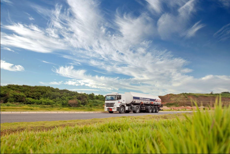 Heavy-duty truck repair on-site for minimal downtime.