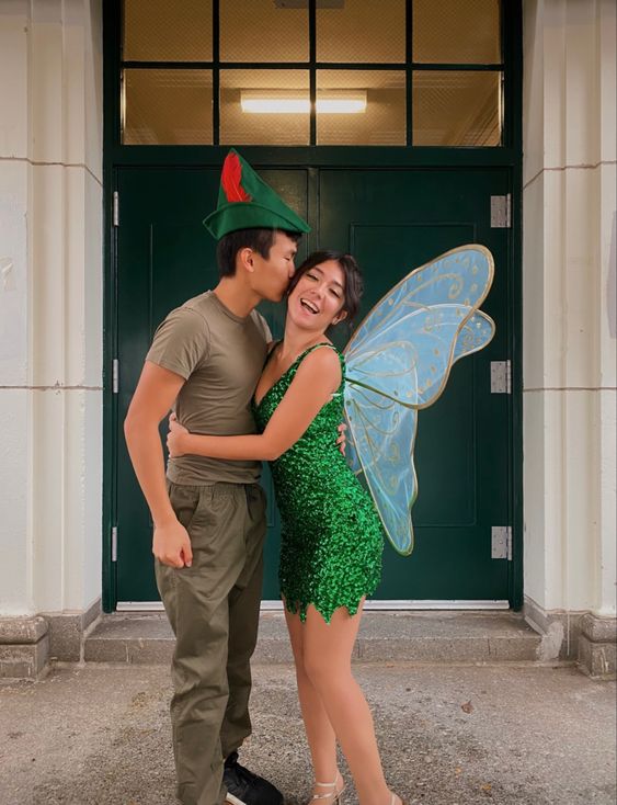 20+ Easy Disney Couple Costumes For Halloween That Will Get Eyes Turning (2025)