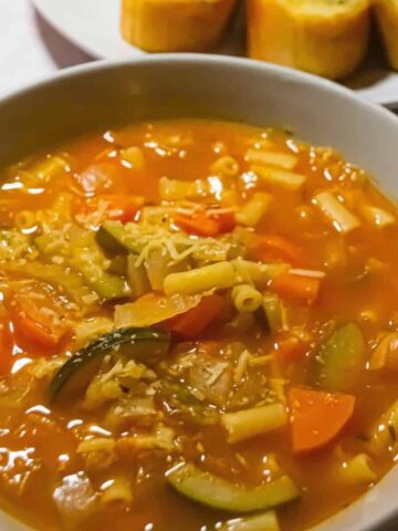 Bowl of healthy minnestrone.