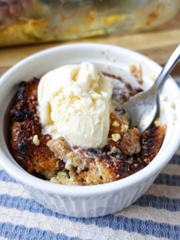 Thumbnail image for hot cross bun bread and butter pudding.