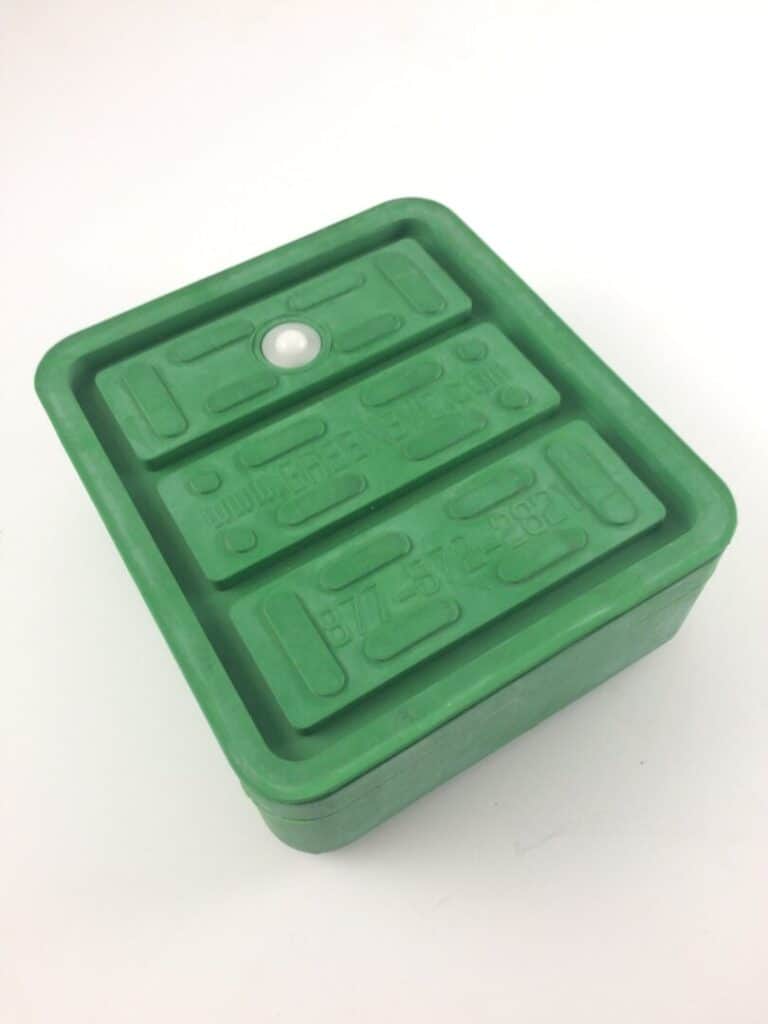 Reusable green ice pack for cold therapy and injury relief.