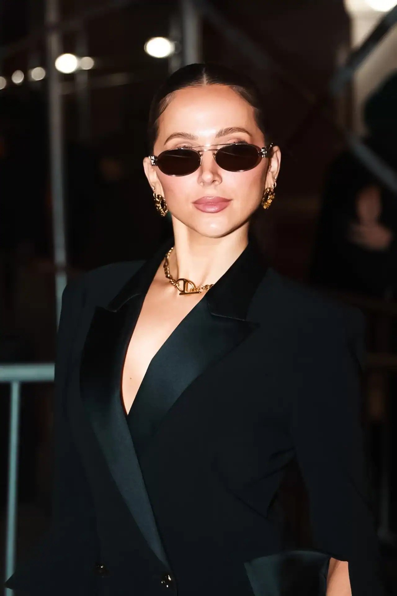 black-blazer-fashion-street-style.webp