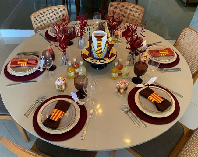Simple Potter Tablescape