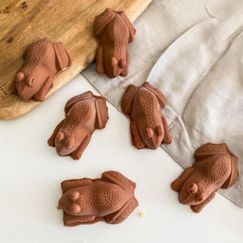 How-To-Make-Easy-DIY-Halloween-Chocolate-Frogs
