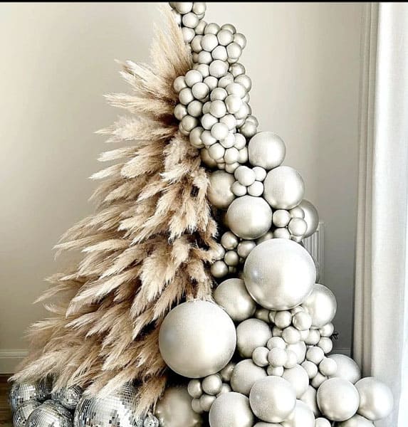 The Pampas Balloon Christmas Tree