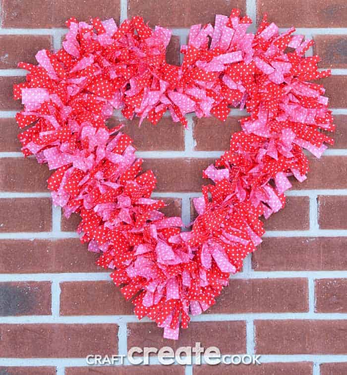 Valentine No Sew Fabric Heart Wreath