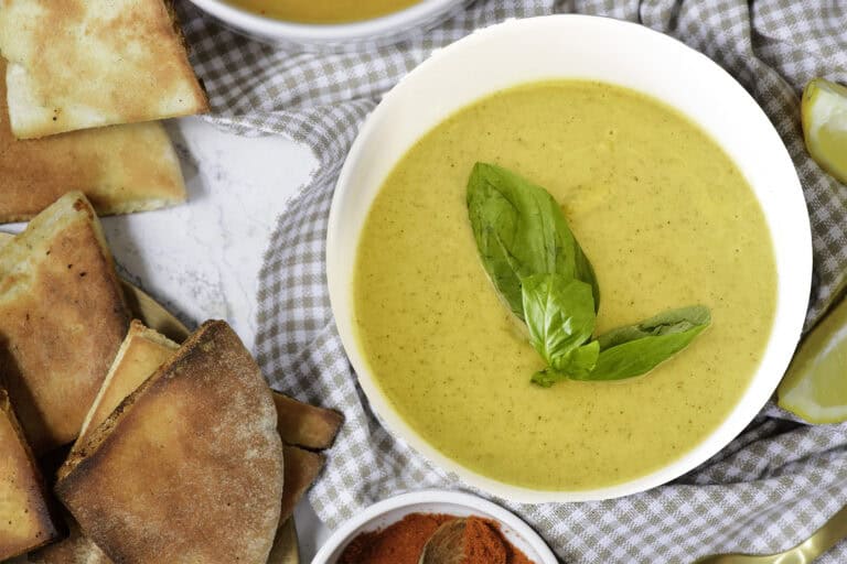 Super Easy & Delicious Cauliflower Soup