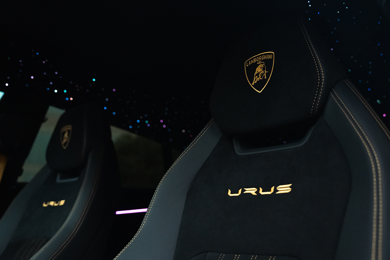 Lamborghini Urus car seat with Lamborghini logo and luxurious design.