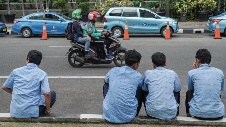 Bluebird（ブルーバード）の競合企業