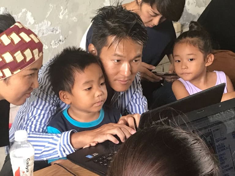 ボランティアで地元の子に教えるところか