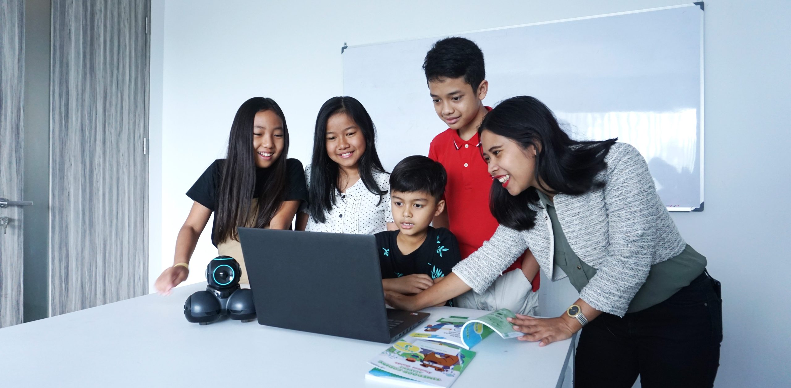 برنامج شريك المكان – مدرسة البرمجة