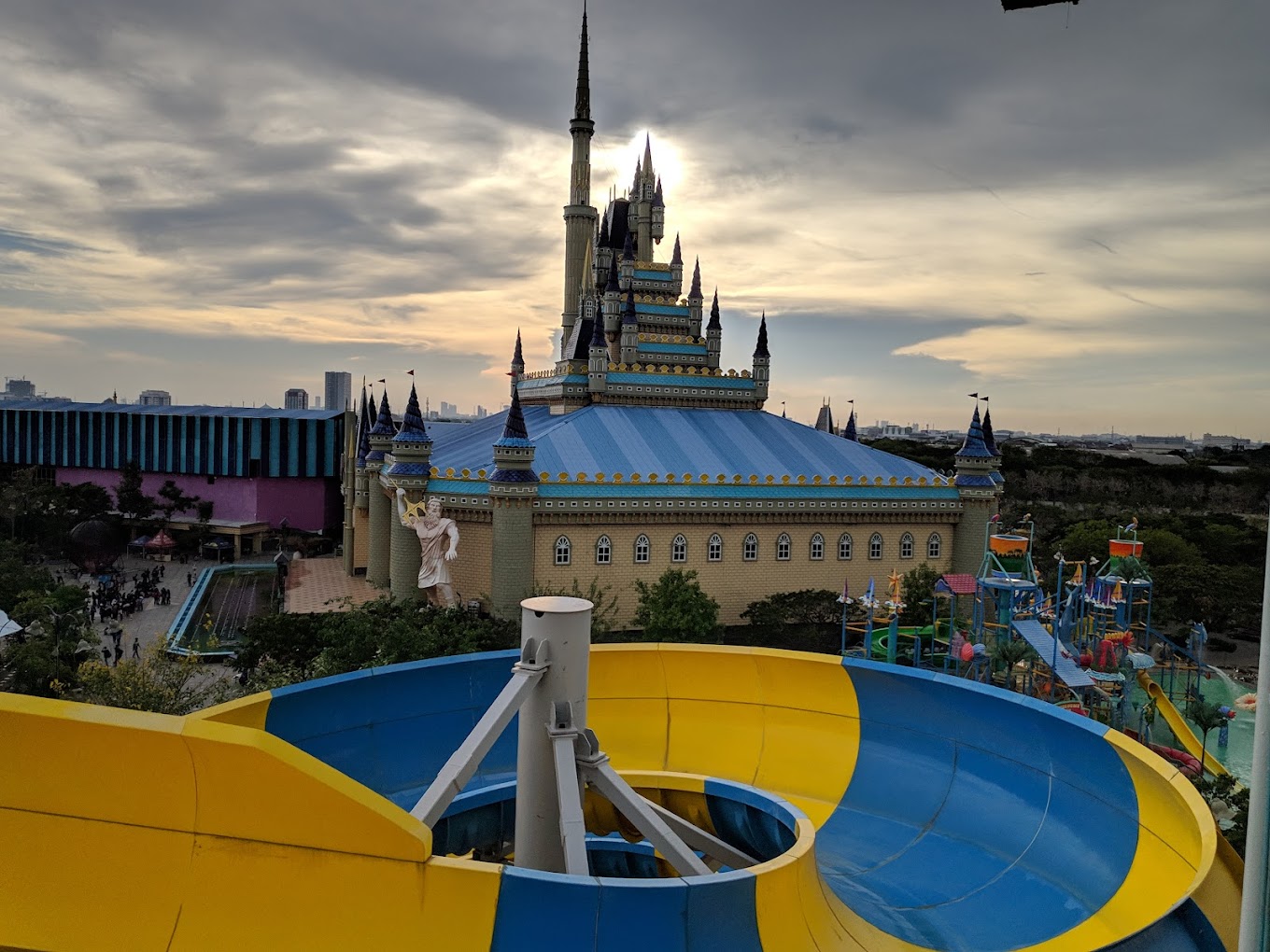 Tempat Wisata Atlantis Land Surabaya di Surabaya Barat