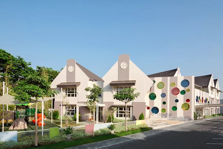 Gedung SD Sekolah Ciputra Sekolah Swasta dan Internasional di Surabaya Barat