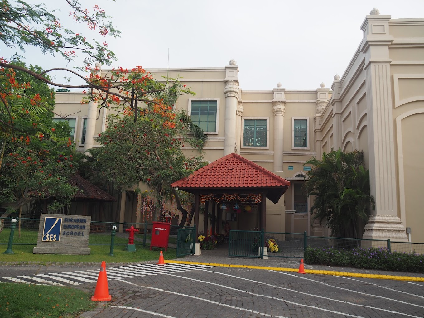 Gedung Surabaya European School Sekolah Swasta dan Internasional Terbaik di Surabaya Barat