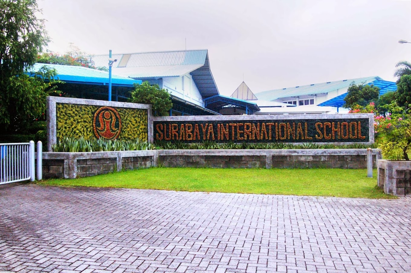 Gedung Surabaya Intercultural School Sekolah Internasional dan Swasta Terbaik di Surabaya Barat