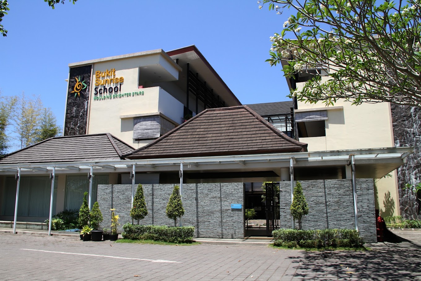 Bukit Sunrise School Building, sekolah swasta dan internasional terbaik di Bali | Biaya sekolah, school fee Bukit Sunrise School