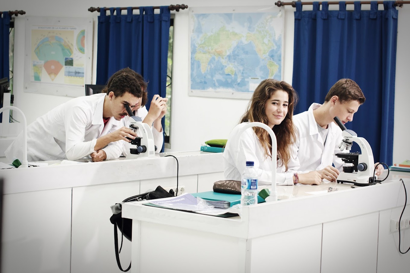 Laboratory Room in Lycée Français de Bali, Sekolah Internasional Terbaik di Bali | Biaya sekolah, school fee Lycée Français de Bali