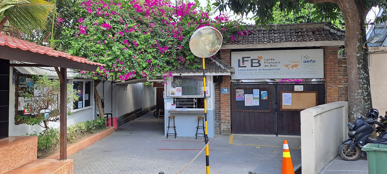 Enter Gate of Lycée Français de Bali, Sekolah Swasta dan Internasional di Bali, Badung | Biaya sekolah, school fee Lycée Français de Bali