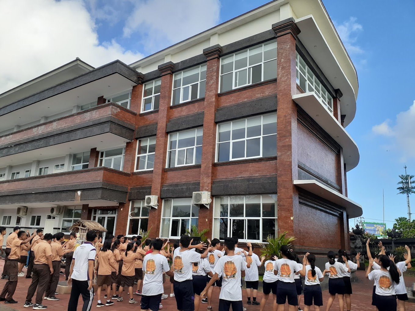 Gedung SMA/SMK Widiatmika, Sekolah Swasta dan Internasional di Bali, Badung | Biaya sekolah, school fee SMA/SMK Widiatmika