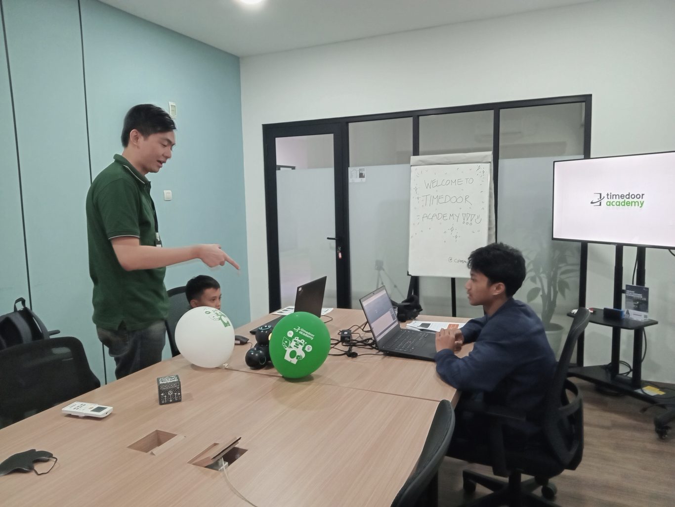 How learn programming and coding for beginners, kids, and someone with no coding experience or background. | Coding and programming academy or course | Learn by join programming and coding school in Cipaganti