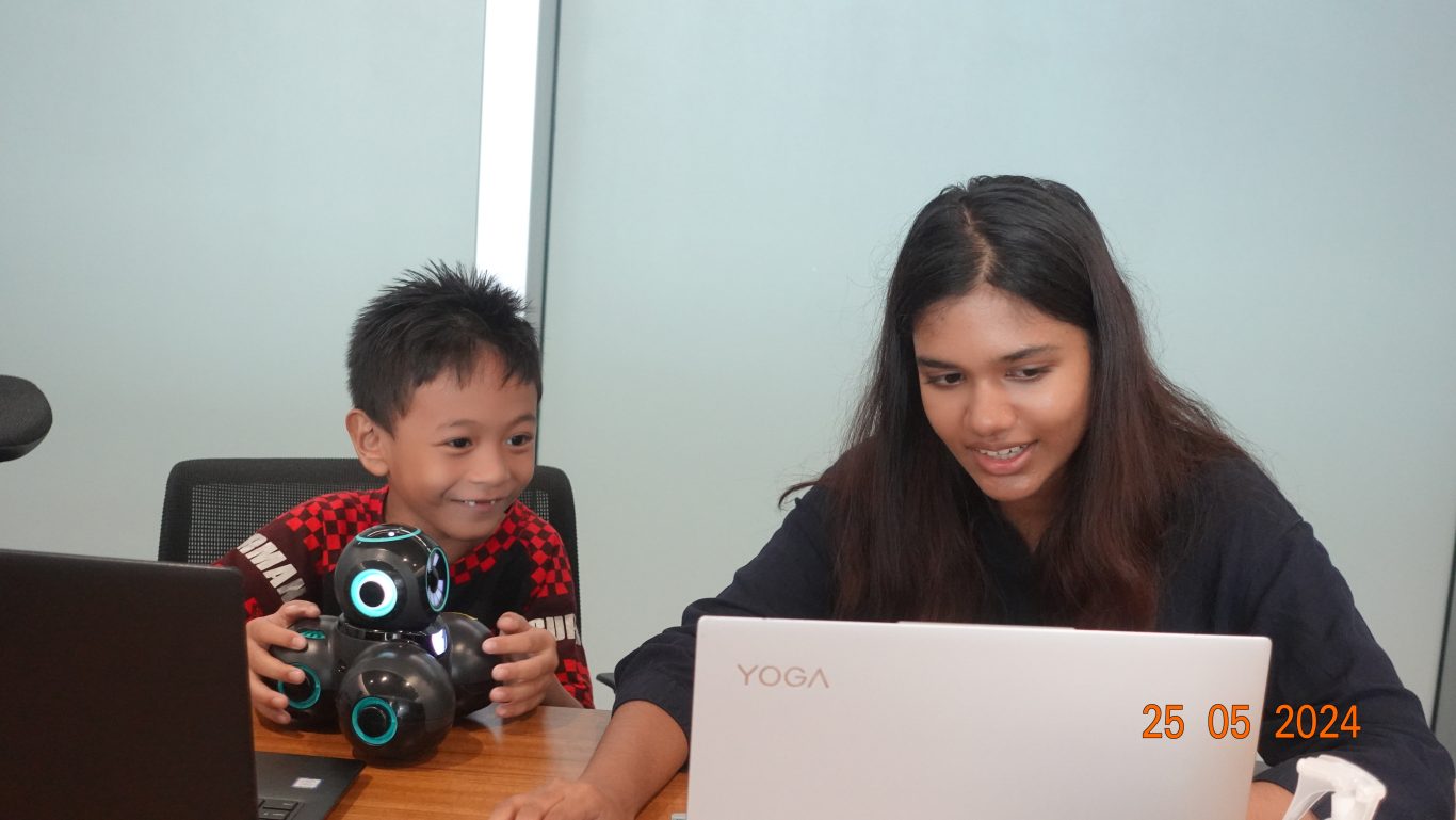 How learn programming and coding for beginners, kids, and someone with no coding experience or background. | Coding and programming academy or course | Learn by join programming and coding school in Petaling Jaya
