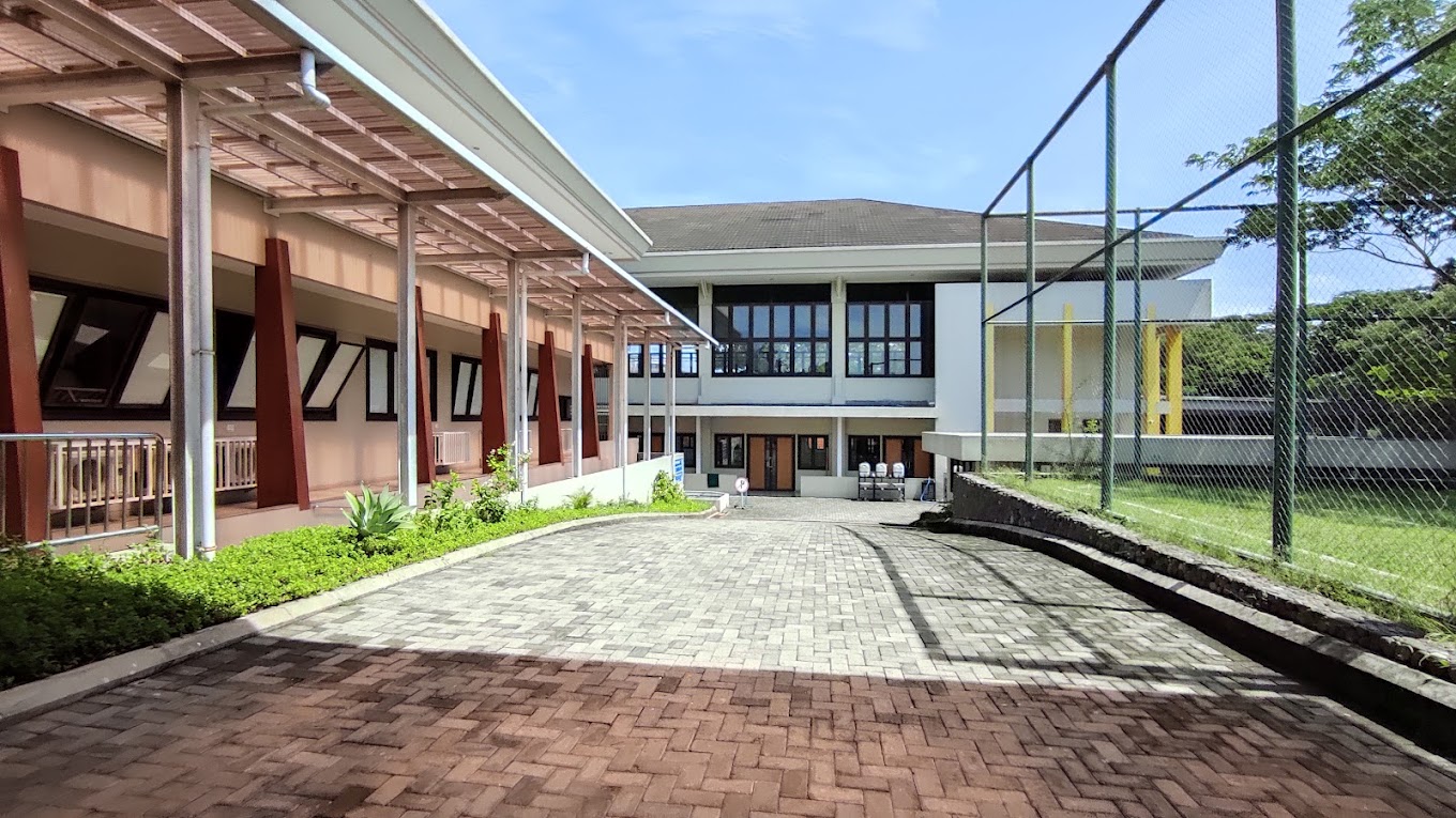 Gedung dan Pintu Masuk Mondial Schools, Sekolah Swasta Terbaik, Terunggul, dan Terdekat di Semarang | Biaya Sekolah Mondial Schools | School Fee Mondial Schools