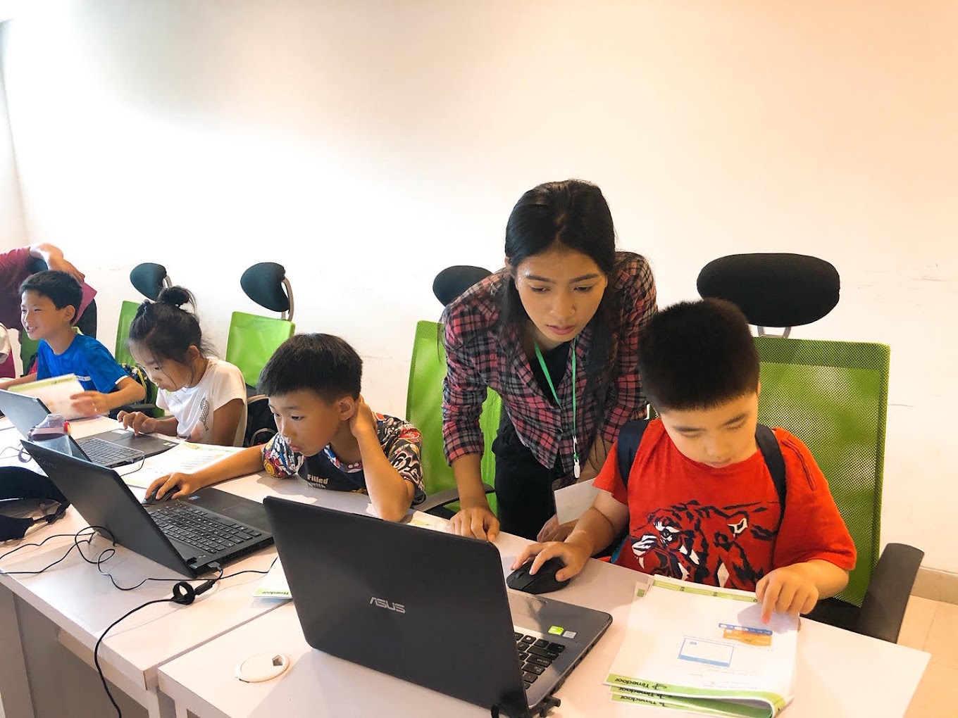 How learn programming and coding for beginners, kids, and someone with no coding experience or background. | Coding and programming academy or course | Learn by join programming and coding school in Renon, Bali.