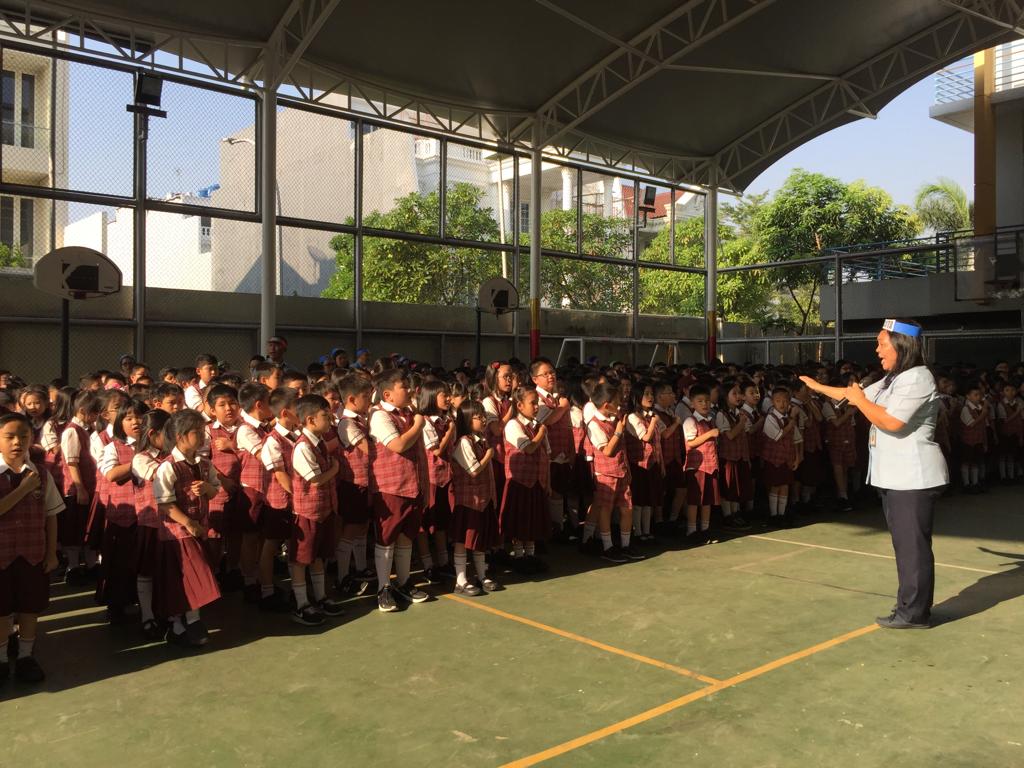 Kumpul di lapangan, Lapangan SDK 10 BPK Penabur PIK (Pantai Indah Kapuk), Sekolah Swasta dan Internasional di Pantai Indah Kapuk (PIK) | Biaya sekolah SDK 10 BPK Penabur PIK (Pantai Indah Kapuk) | School Fee SDK 10 BPK Penabur PIK (Pantai Indah Kapuk)