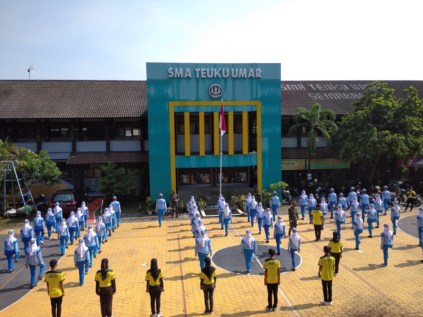 Gedung Sekolah SMA Teuku Umar Semarang, Upacara Bendera SMA Teuku Umar Semarang, Sekolah Swasta dan Internasional di Semarang | Biaya Sekolah SMA Teuku Umar Semarang | School fee SMA Teuku Umar Semarang