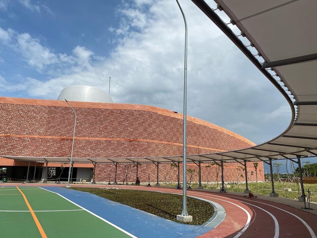 Gedung sekolah dan lapangan BINUS School Semarang, Sekolah Swasta dan Internasional di Semarang | Biaya Sekolah BINUS SCHOOL Semarang | School Fee BINUS SCHOOL Semarang