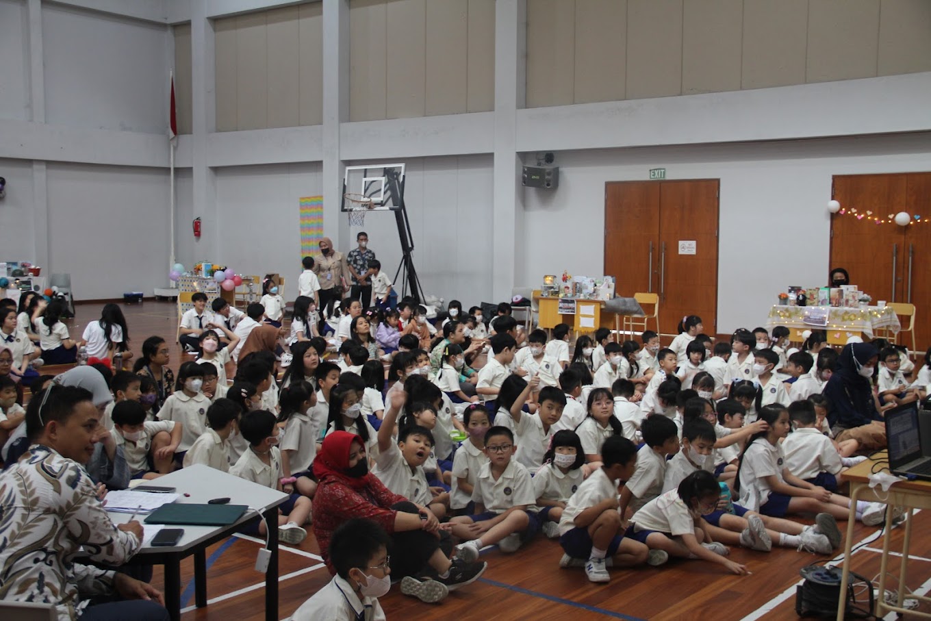 Anak-anak SD-SMP-SMA kumpul di lapangan Stella Gracia School Pekanbaru | Sekolah Swasta di Pekanbaru | Biaya sekolah, School fee Stella Gracia School Pekanbaru