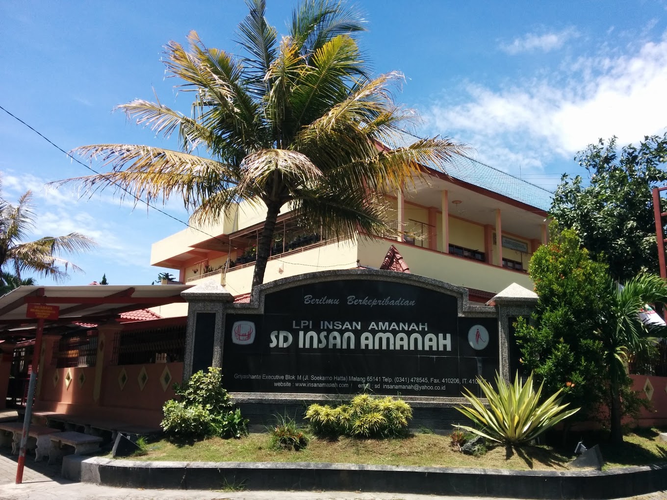 Gedung dan Taman Sekolahan SD dan SMP Insan Amanah Kota Malang | Daftar dan Biaya Sekolah Swasta dan Internasional Terbaik, Terunggul. dan Terdekat di Malang