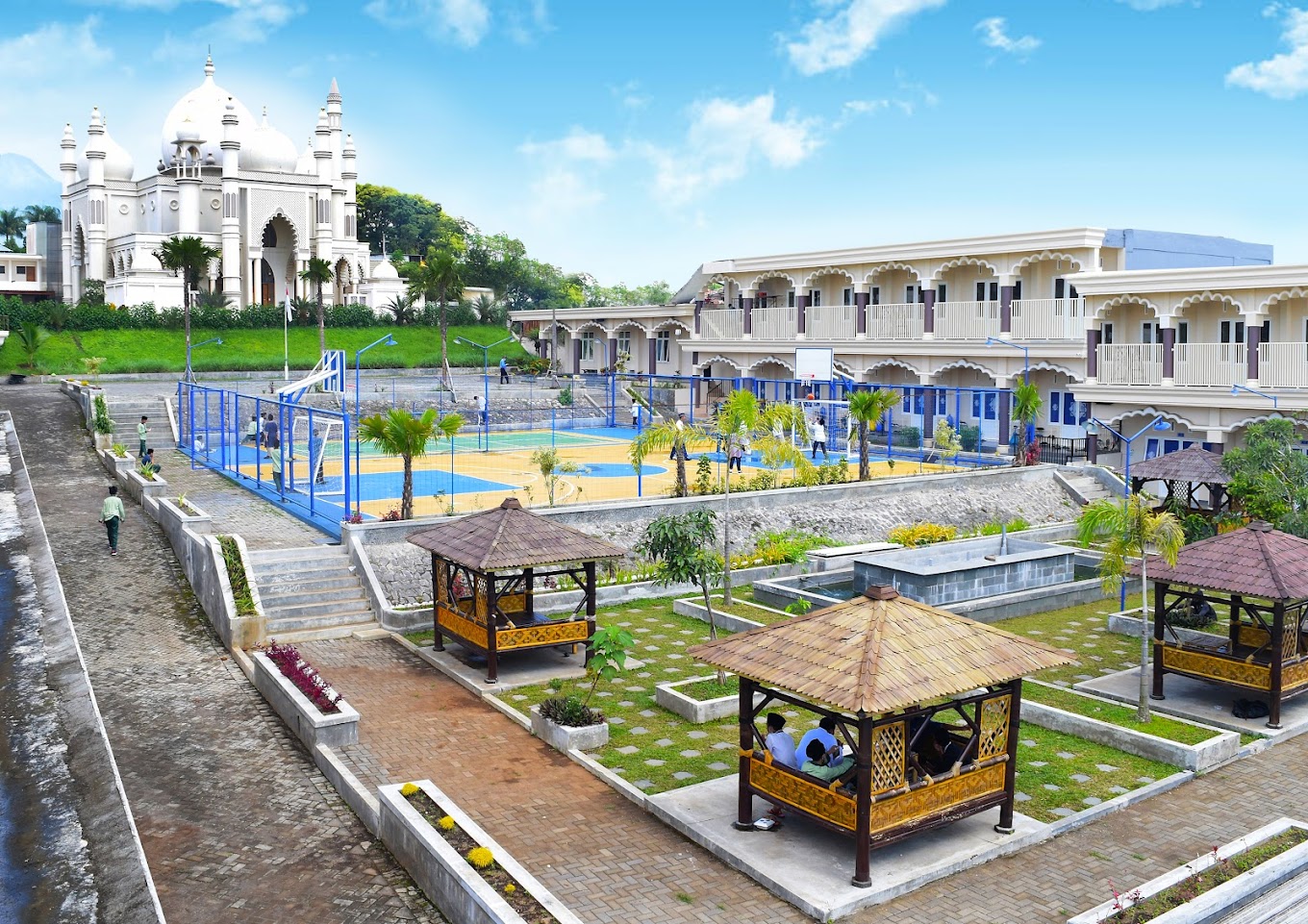 Gedung dan Taman Sekolahan Islamic Boarding School (IBS) Al Hamra Malang | Daftar dan Biaya Sekolah Swasta di Malang