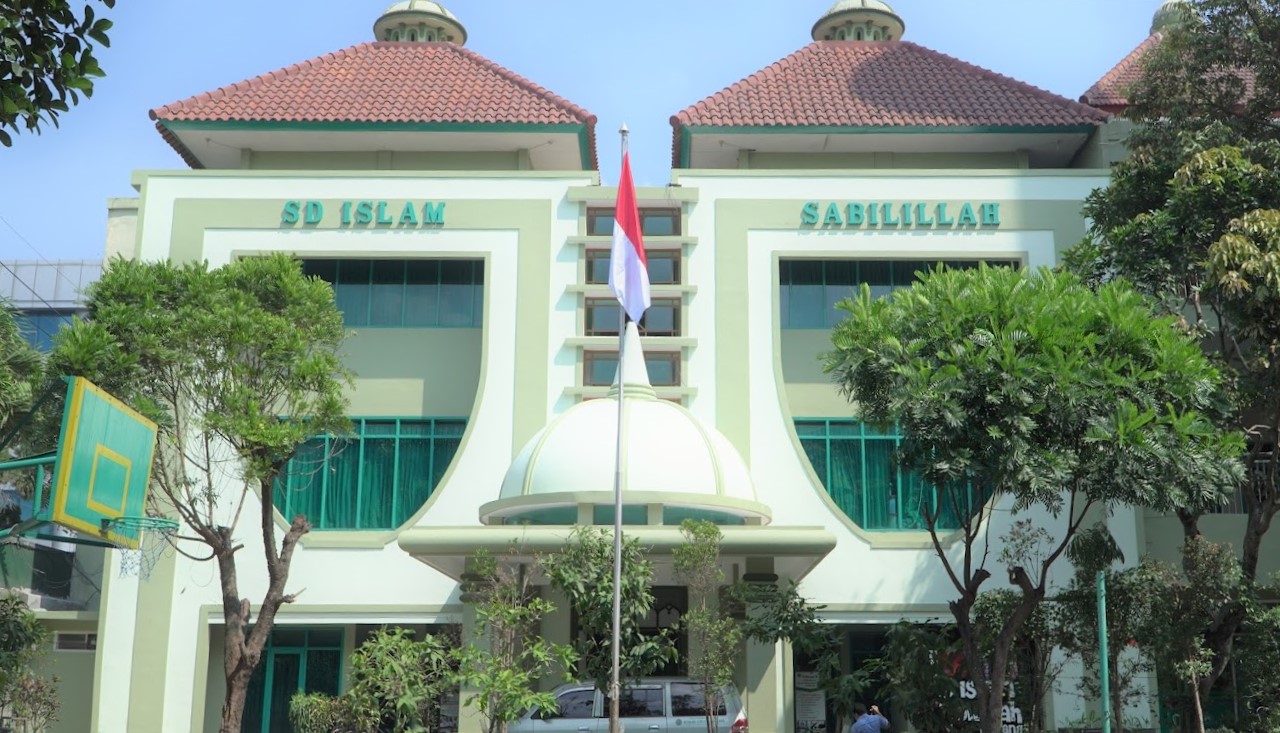 Gedung dan Taman Sekolahan SD Islam Sabilillah Malang | Daftar dan Biaya Sekolah Swasta dan Internasional di Malang