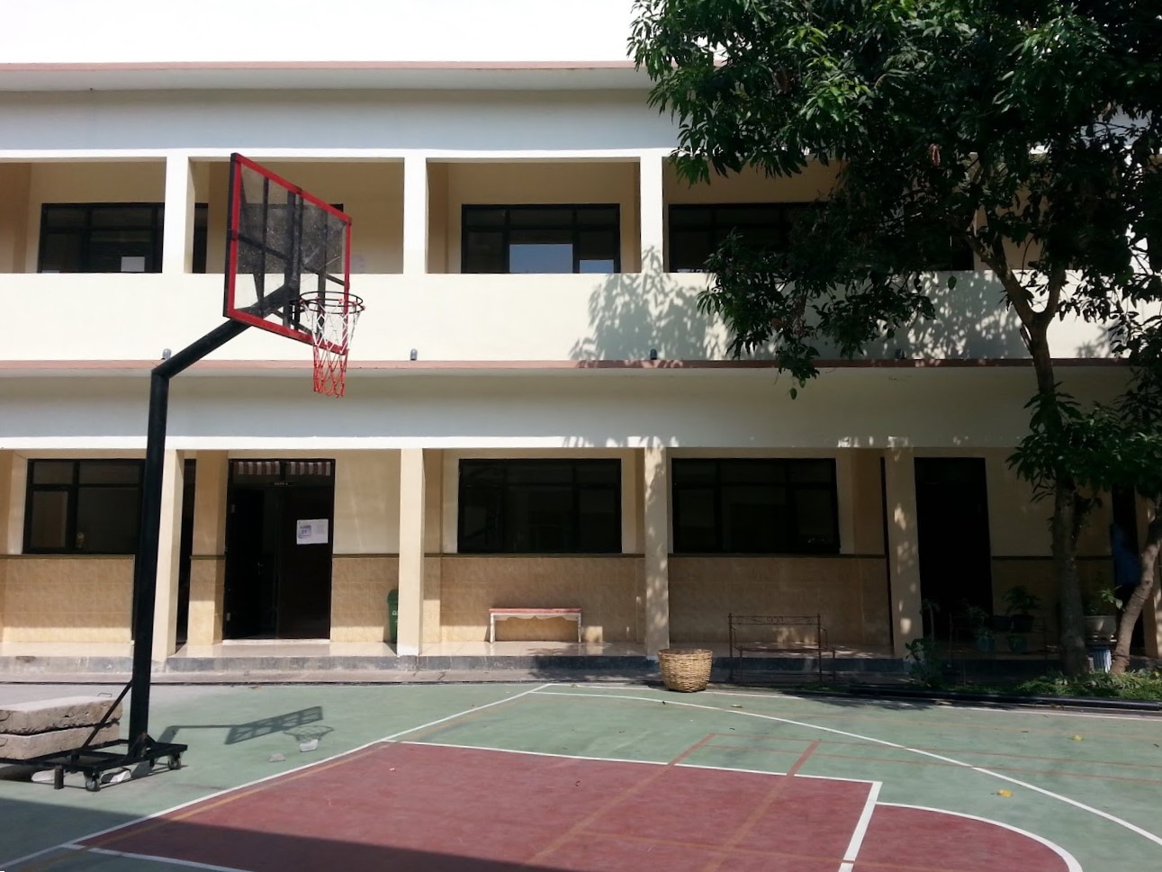 Gedung dan Taman Sekolahan SMA Laboratorium UM Malang | Daftar dan Biaya Sekolah Internasional Terbaik, Terunggul. dan Terdekat di Malang