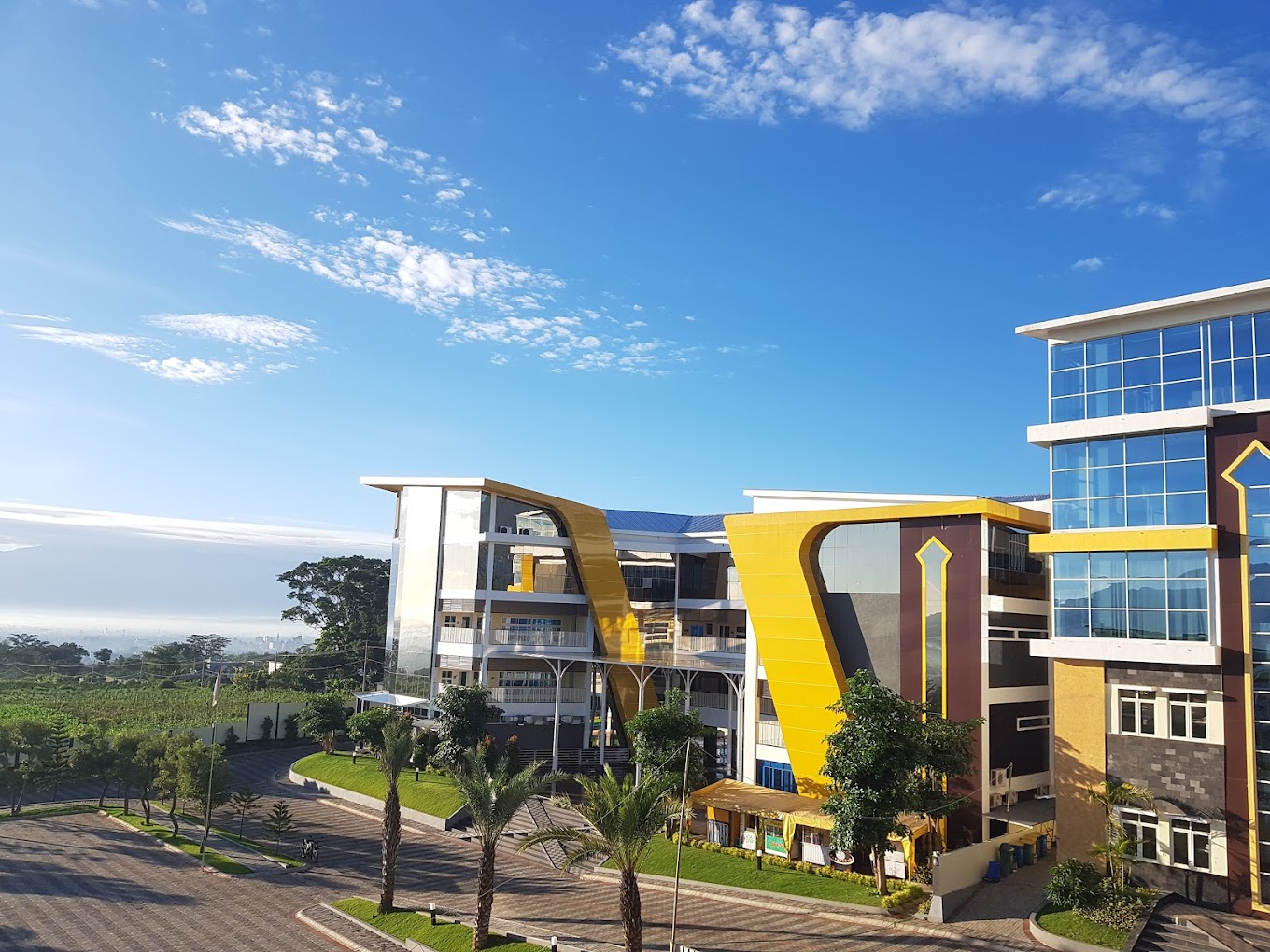 Gedung dan Taman Sekolahan Thursina IIBS Malang | Daftar dan Biaya Sekolah Swasta Terbaik, Terunggul. dan Terdekat di Malang