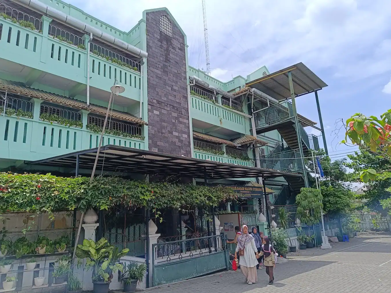 Sekolah Swasta dan Internasional di Yogyakarta

SD MASJID SYUHADA