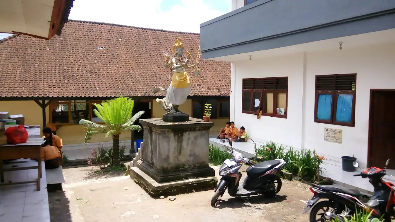 SMP Santi Yasa Petak, Sekolah Swasta dan Internasional di Gianyar