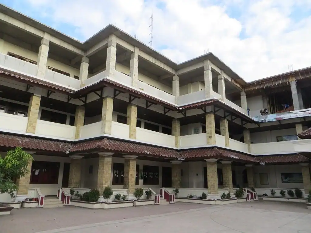 Sekolah Swasta dan Internasional di Mataram
SMP Tunas Daud Mataram