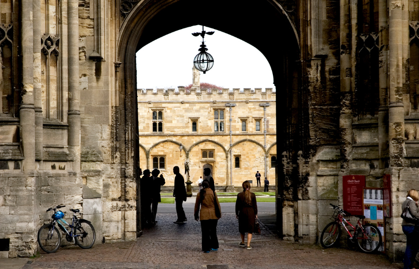 students going in university from entrance