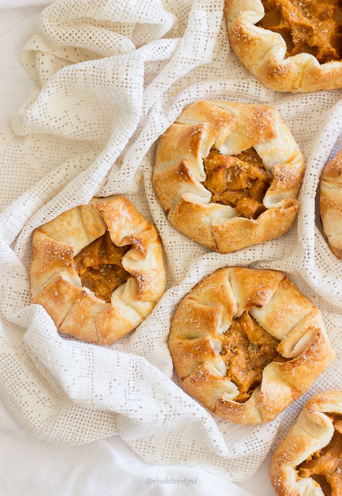 This Thanksgiving, give your sweet potato pie a new look by turning them into sweet potato mini galettes. Buttery, flaky homemade pie crust with a flavorful rich sweet potato filling and fall spices! Your guests will feel so special when you give them their own personal galette as they head home.