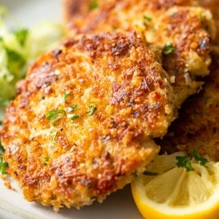 Crispy tuna fishcakes withlemon, herb, and garlic with breadcrumbs
